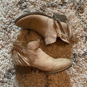 American Eagle Tan Tassle Ankle Boots Size 8 1/2